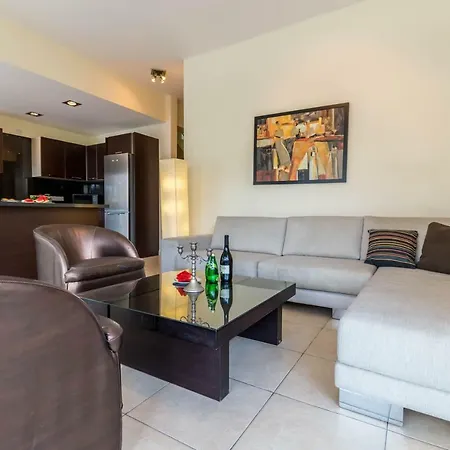 Bay 3 Bedroom Vila Larnaca